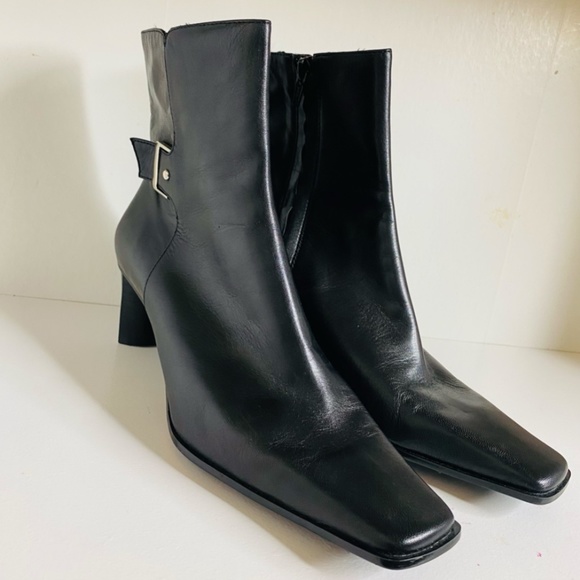NINE WEST BOOTS SQUARE MOUTH ANKLE BOOTIES